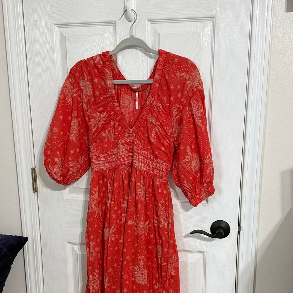 Red Floral V-Neck Dress - Picture 4 of 10